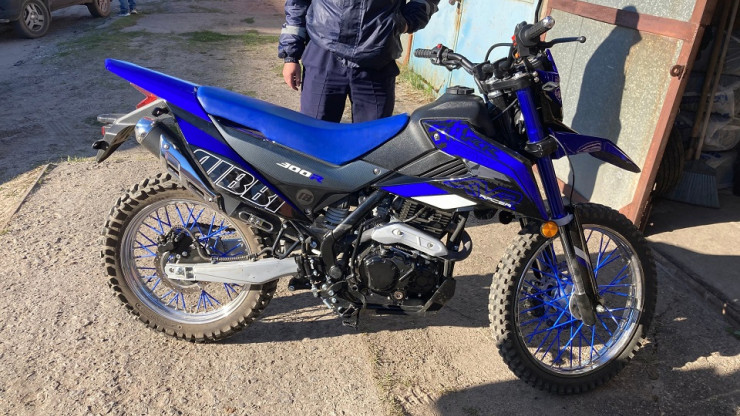 В Кимрах подростки на мотоцикле врезались в "Ниву" - новости ТИА