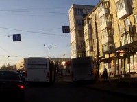Момент наезда маршрутки на пешехода в Твери зафиксировал видеорегистратор