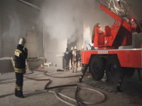 Крупный пожар в Твери. Огнем охвачен торговый центр «Радость»