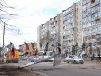 В Твери на улице Горького упал электрический столб