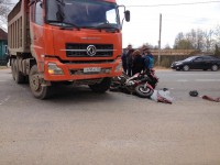 В Тверской области при столкновении с грузовиком погибли мотоциклист и его пассажир 