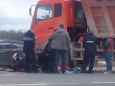 В Тверской области столкнулись фура и мотоцикл