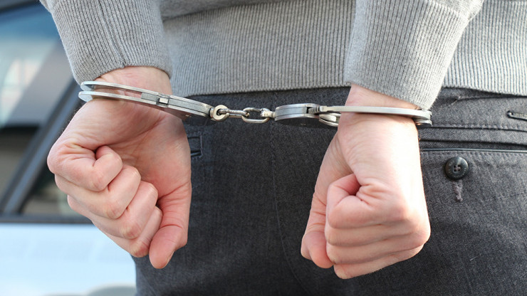 В Твери полицейские задержали рецидивиста за кражу курток - новости ТИА