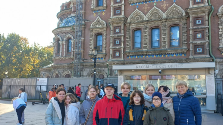 Лучшие ученики школ искусств Тверской области отправились на экскурсию в Питер - народные новости ТИА