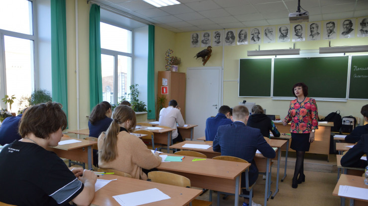 Школьники Тверской области пишут итоговое сочинение для получения аттестации - новости ТИА