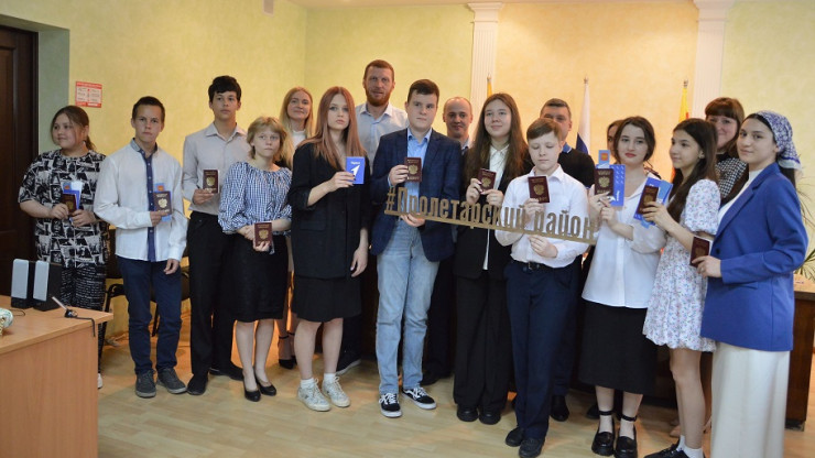 В преддверии Дня России  тверским школьникам торжественно вручили паспорта - новости ТИА