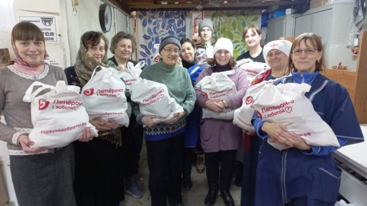 В Твери добровольцы расфасовали около трех тонн продуктов для нуждающихся семей - новости ТИА