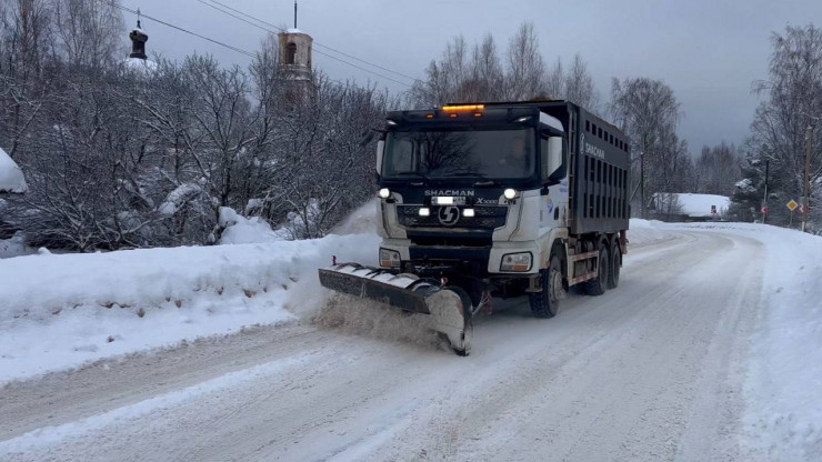 Из-за снегопадов дорожные службы Тверской области работают в усиленном режиме - новости ТИА