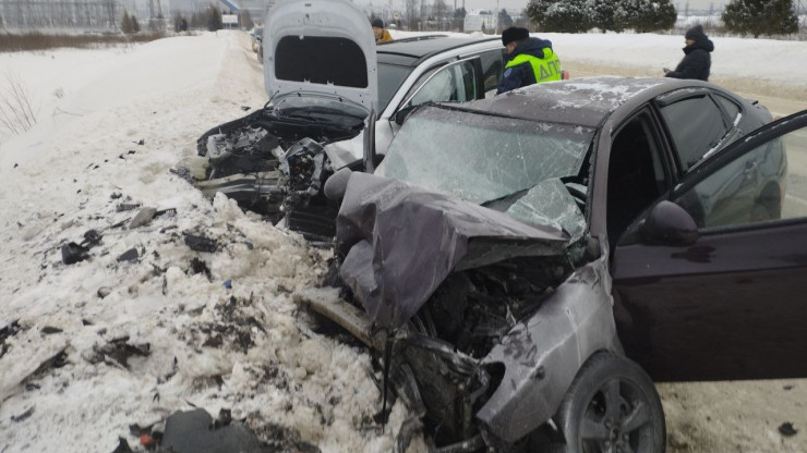 В Тверской области в лобовом столкновении двух иномарок погиб водитель - новости ТИА
