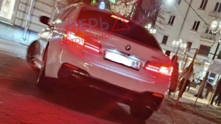 Водитель BMW катался по главной пешеходной улице Твери - новости ТИА