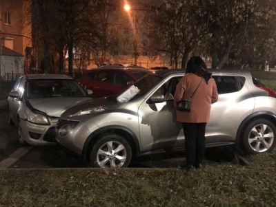 В Твери пьяный водитель врезался в стоящую машину с пассажиром - новости ТИА
