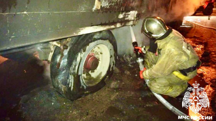 В Тверской области загорелось колесо у грузовика, который перевозил картофель - новости ТИА