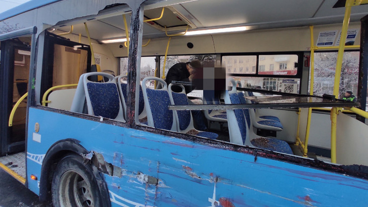 В ДТП с автобусом и самосвалом в Твери пострадали пять пассажиров - новости ТИА