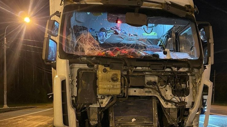 В Тверской области на трассе М-10 столкнулись два грузовика - новости ТИА