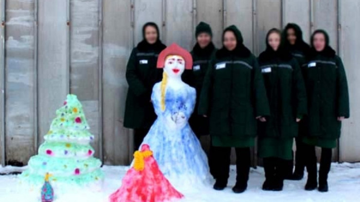 Осужденные тверской женской колонии слепили снеговиков и сделали игрушки - новости ТИА