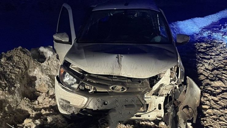 В Тверской области при столкновении с грузовиком пострадал водитель легковушки - новости ТИА