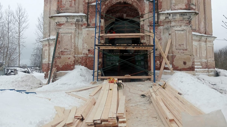 Фонд "Белый Ирис" спасает уцелевшие фрески в старинном Никольском храме в Гурьево - новости ТИА