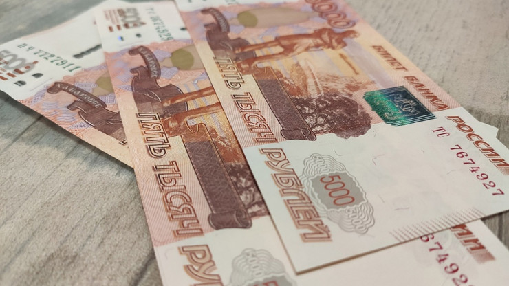 В Твери девушка пригласила в квартиру гостей и лишилась 15 000 рублей - новости ТИА