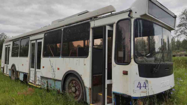 Житель Твери купил старенький троллейбус и восстанавливает машину - новости ТИА