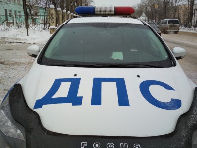 В Тверской области мужчина прыгнул на проезжающий автомобиль - новости ТИА