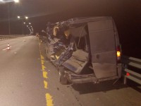Нелепое ДТП на  М-11 в Тверской области: фургон наехал на собственного водителя - новости ТИА