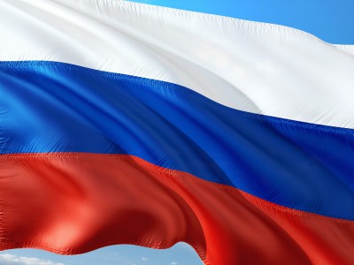 Пьяные мужчины похитили российский флаг, угрожая ружьём  - новости ТИА