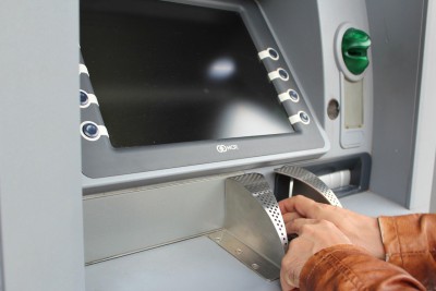 В Твери в торговом центре выкрали деньги из банкомата - новости ТИА