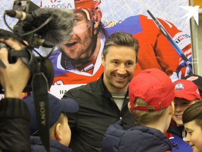 Илья Ковальчук в Твери посетил могилу отца и встретился с хоккеистами - новости ТИА