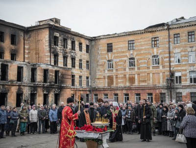  Митрополит Амвросий отслужил заупокойный молебен на месте пожара в НИИ - новости ТИА