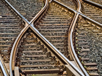 Ночью поезд сбил 14-летнего подростка на железной дороге в Тверской области - новости ТИА