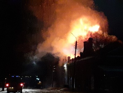 Пожарные тушили пламя на складе в Бежецке - новости ТИА