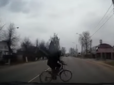 Опубликовано видео, как иномарка сбила 15-летнего велосипедиста в Конаково - новости ТИА