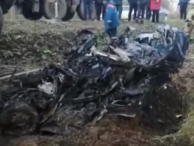Машина вдребезги: опубликовано видео последствий смертельной аварии - новости ТИА