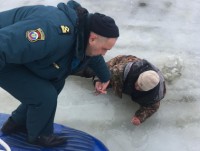 В Тверской области спасатели вытащили из воды рыбака - новости ТИА