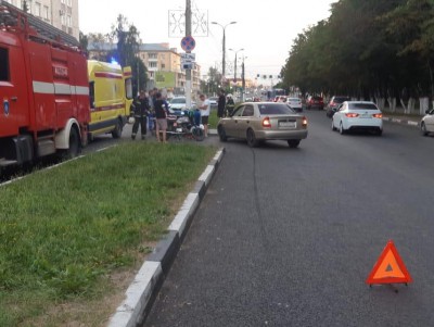 В Твери около ресторана водитель-"чайник" сбил мотоциклиста  - новости ТИА