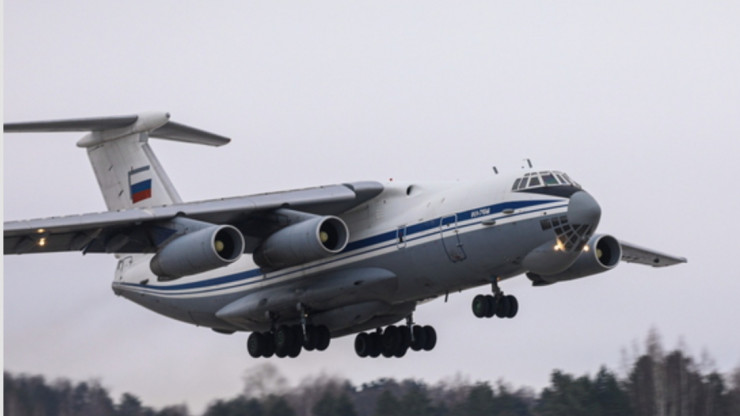В Твери молодые летчики проводят полеты на Ил-76 - новости ТИА
