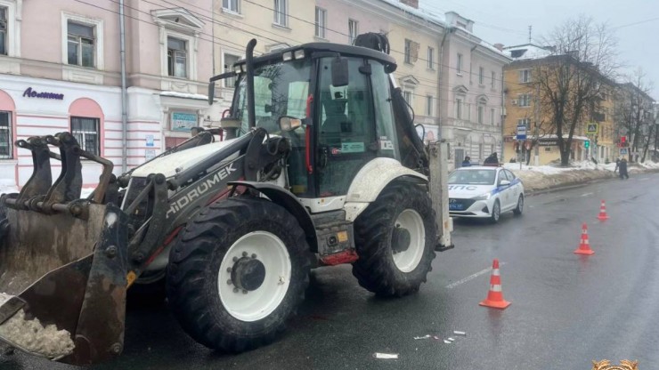 В Твери трактор наехал на 80-летнюю женщину - новости ТИА