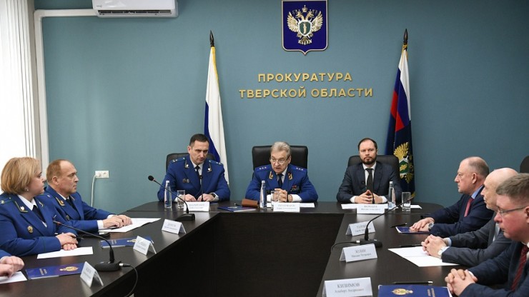 В Твери представили нового прокурора региона Дениса Назаренко - новости ТИА