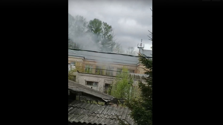 В Твери произошёл пожар в заброшенном здании бывшей школы - новости ТИА