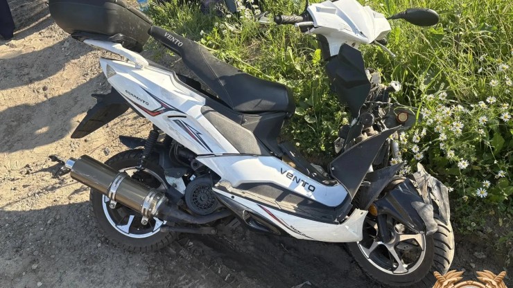 Водителя скутера увезли на скорой с места аварии на шоссе в Твери - новости ТИА