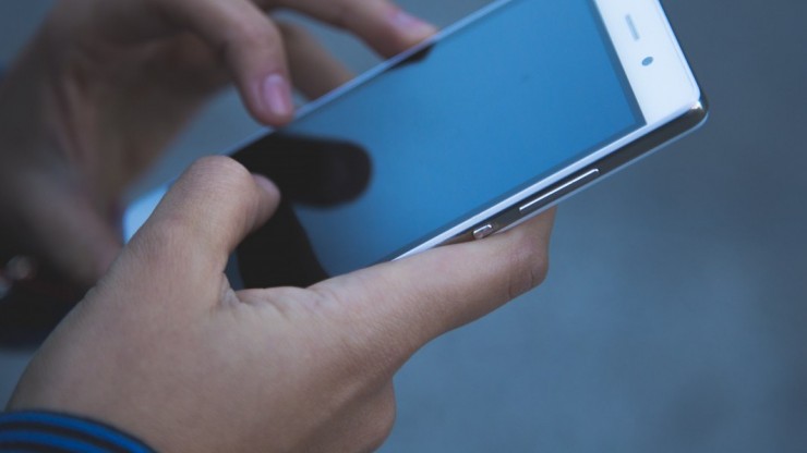 Психолог раскрыла эффективный способ отучить ребенка от смартфона - новости ТИА