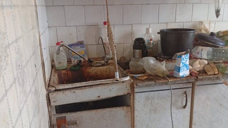 В Тверской области прокуратура потребовала привести захламлённую квартиру в порядок - новости ТИА