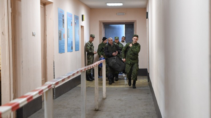 В Минобороны назвали дату начала основных отправок призывников на службу - новости ТИА