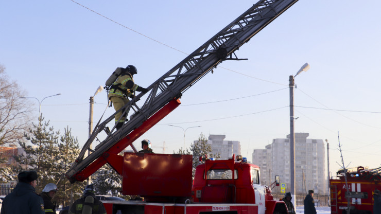 В Твери пожарные учились тушить огонь в спортивном комплексе - новости ТИА