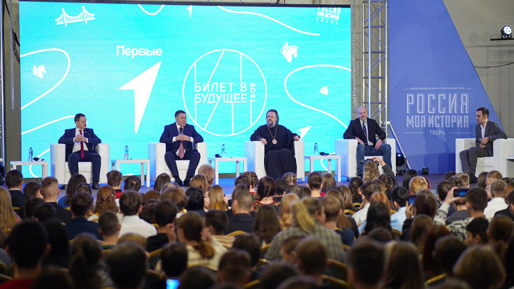 Игорь Руденя обсудил с участниками фестиваля "Билет в будущее" выбор профессии - новости ТИА