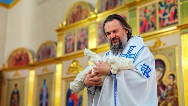 Митрополит Амвросий крестил шестого ребенка в семье клирика Тверской епархии - новости ТИА