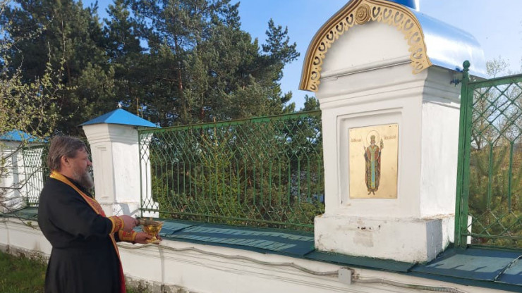 В Торжке на ограде Михайловского храма установили специальные иконы - новости ТИА