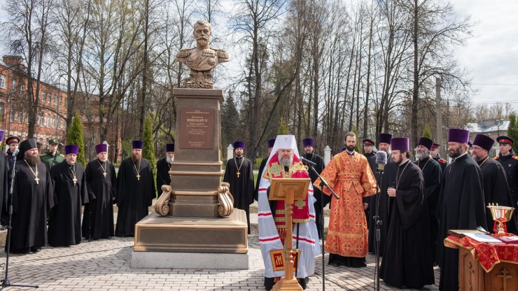 В Твери на территории храма открыли памятник императору - новости ТИА