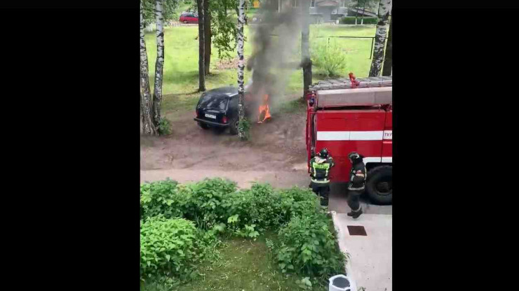 В городе Конаково произошёл пожар в "Ладе Ниве" - новости ТИА