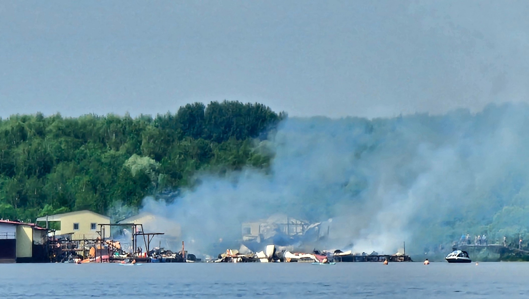 Пожар на лодочной станции в Тверской области удалось локализовать |  02.06.2024 | Тверь - БезФормата